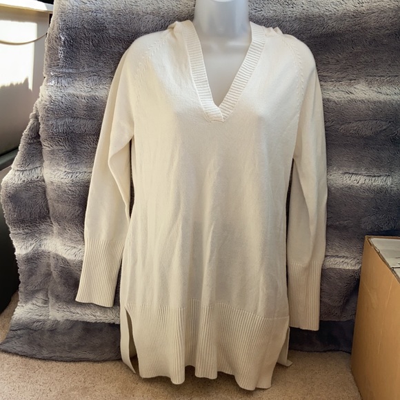 New York & Company Sweaters - 💙New York & Company Hooded Sweater